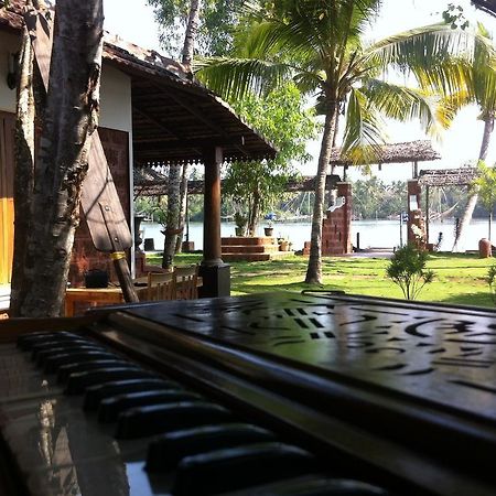 Ambadis Villas Kodungallur Luaran gambar