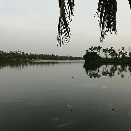 Ambadis Villas Kodungallur Luaran gambar