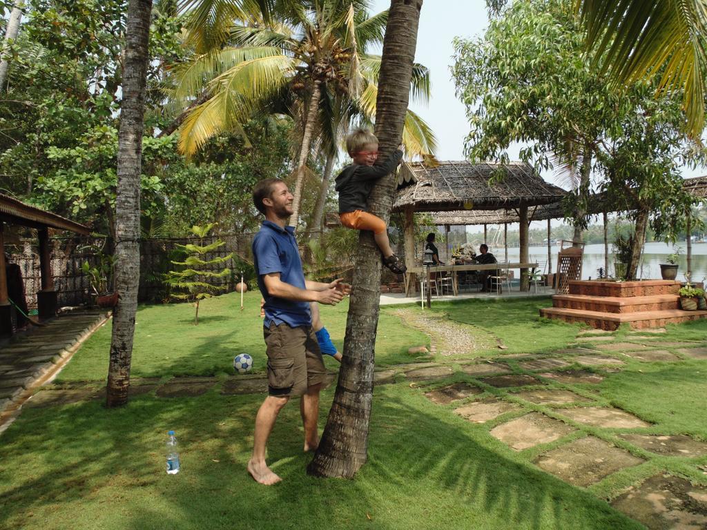 Ambadis Villas Kodungallur Luaran gambar