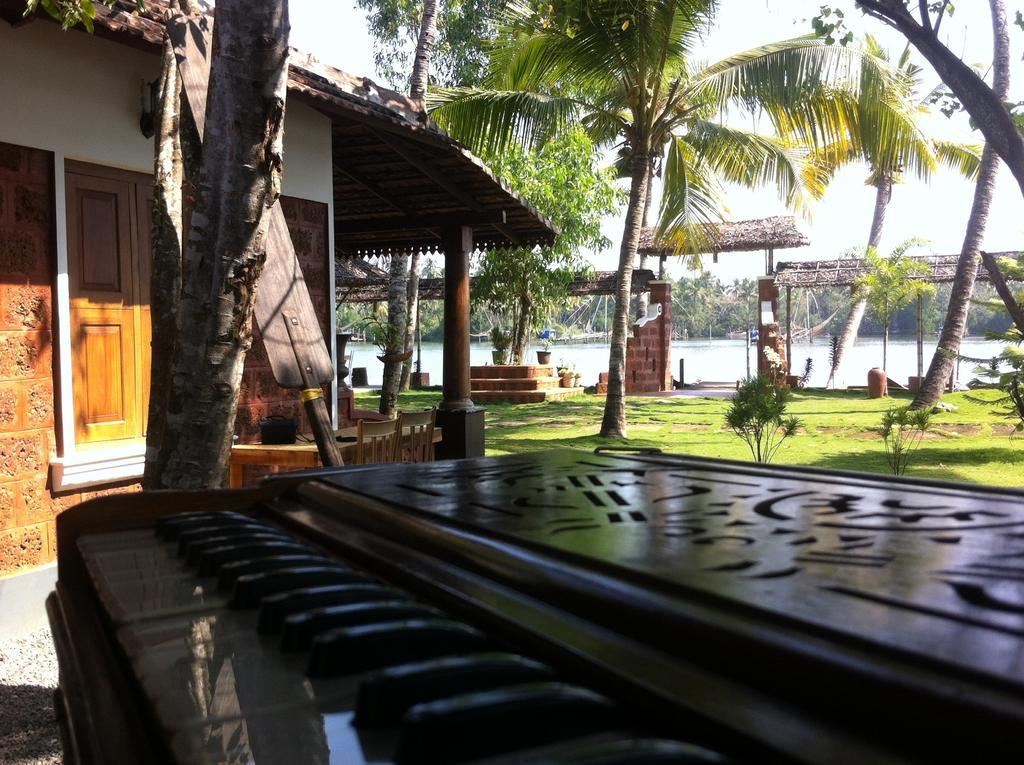 Ambadis Villas Kodungallur Luaran gambar