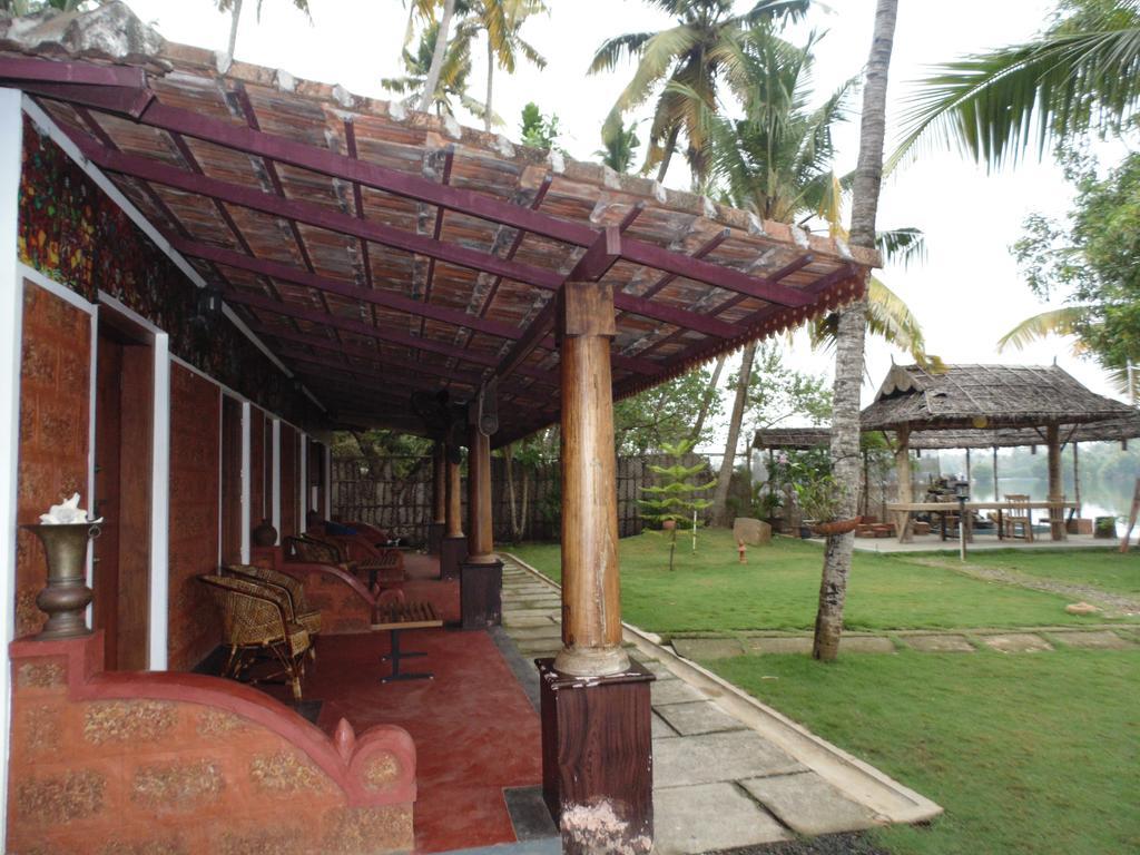 Ambadis Villas Kodungallur Luaran gambar