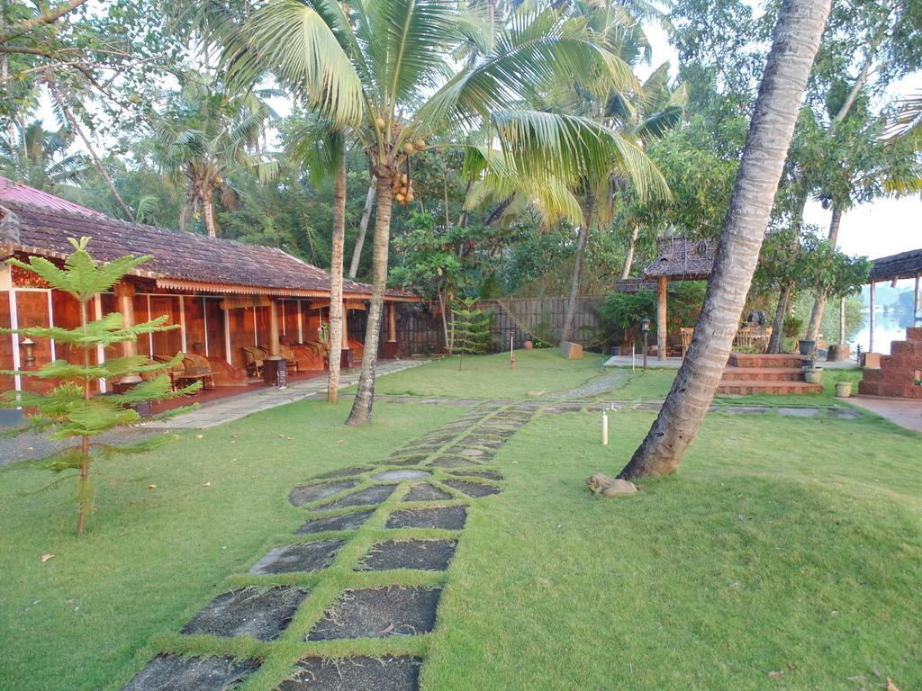 Ambadis Villas Kodungallur Luaran gambar