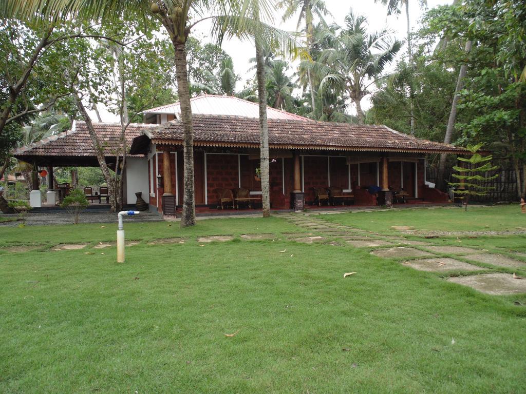 Ambadis Villas Kodungallur Luaran gambar
