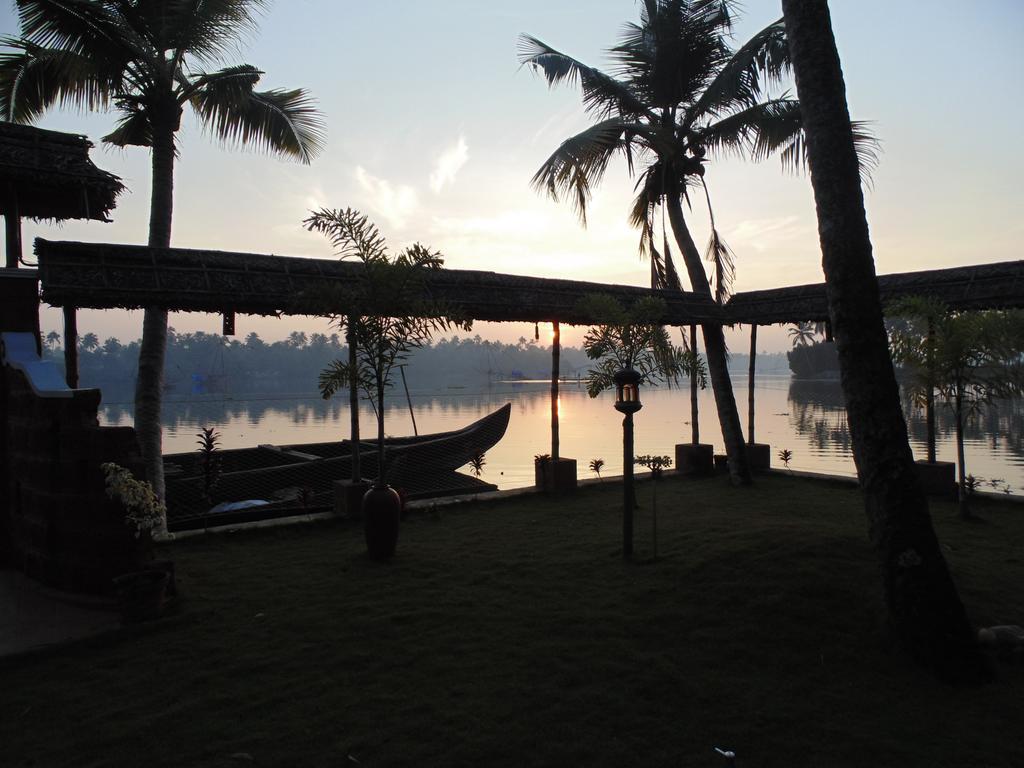 Ambadis Villas Kodungallur Luaran gambar
