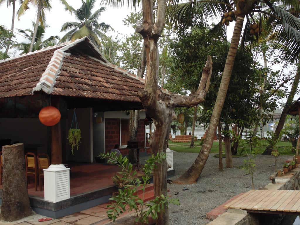 Ambadis Villas Kodungallur Luaran gambar