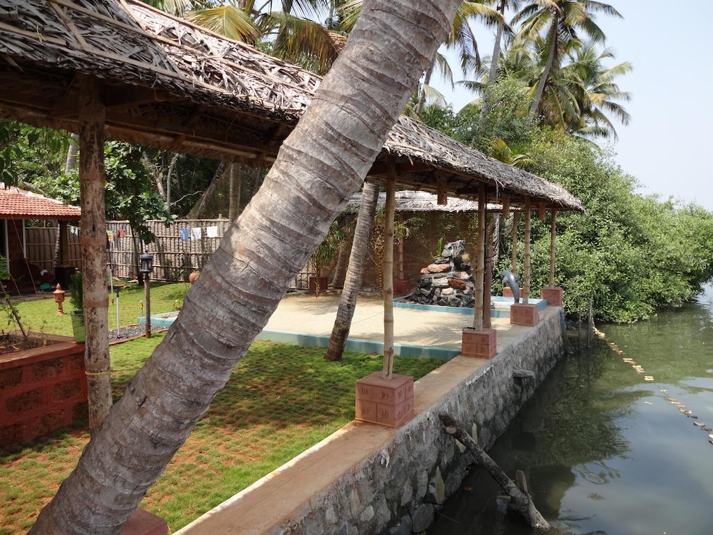 Ambadis Villas Kodungallur Luaran gambar