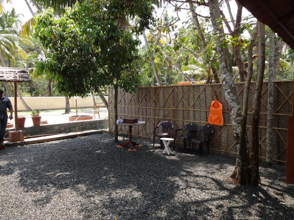 Ambadis Villas Kodungallur Luaran gambar