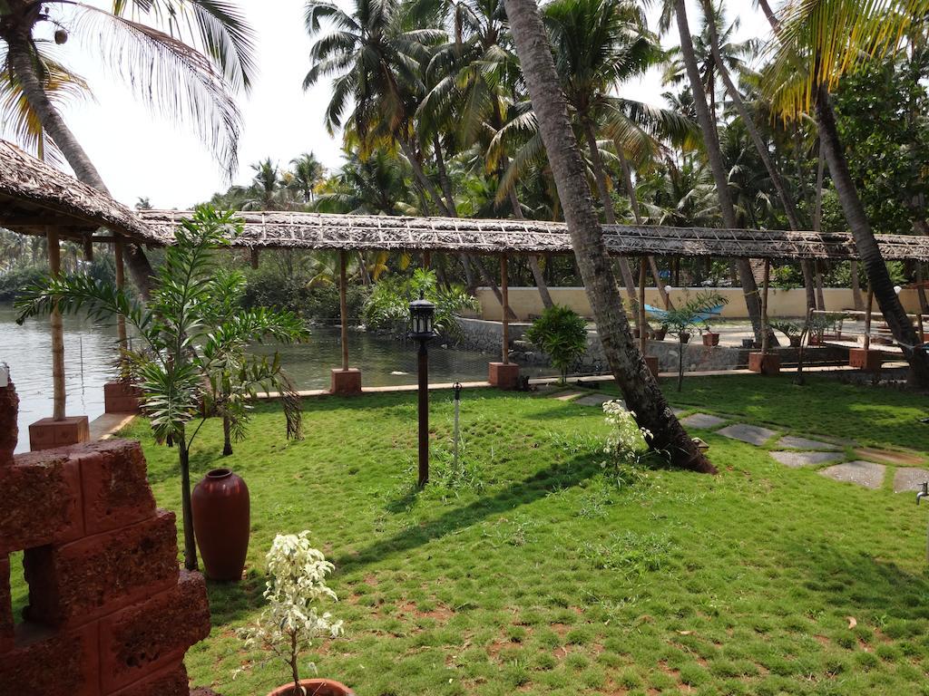 Ambadis Villas Kodungallur Luaran gambar