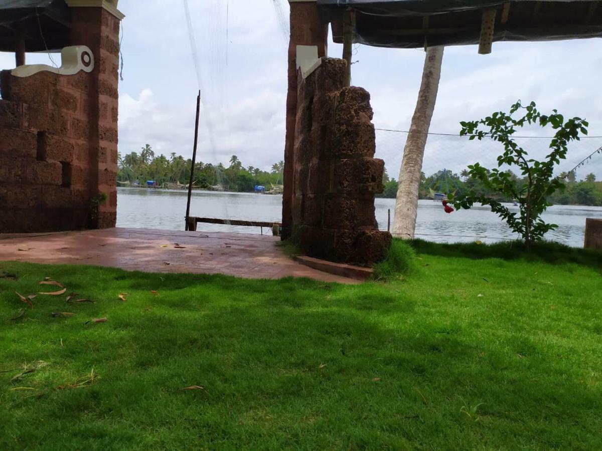 Ambadis Villas Kodungallur Luaran gambar