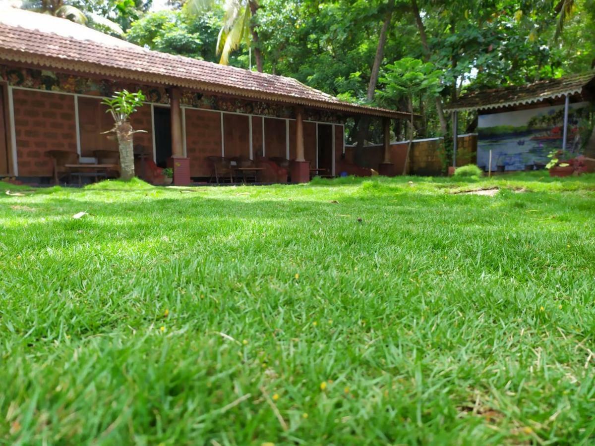 Ambadis Villas Kodungallur Luaran gambar