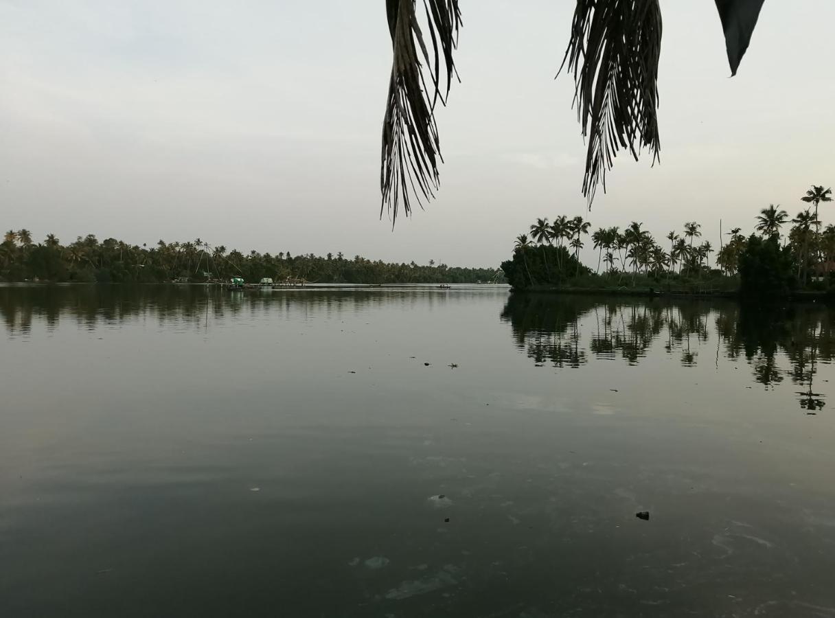 Ambadis Villas Kodungallur Luaran gambar