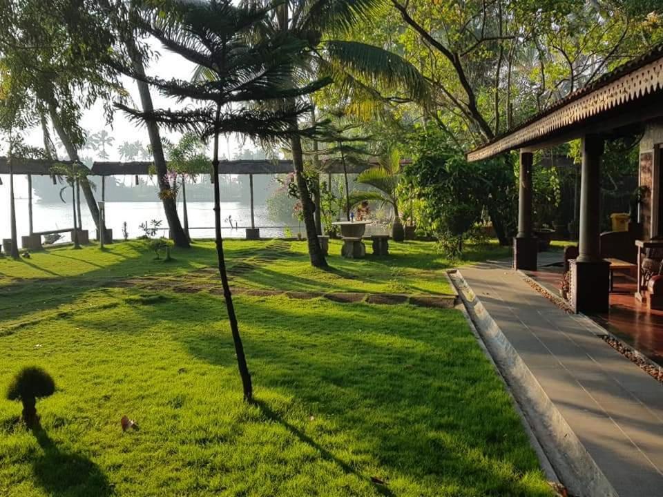 Ambadis Villas Kodungallur Luaran gambar